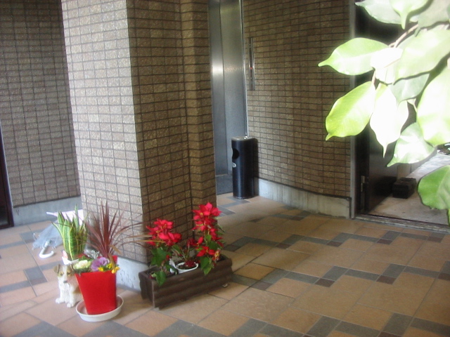 lobby. Elevator before! It seems cute Ueki