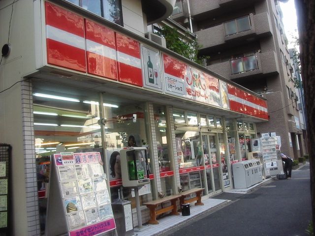 Convenience store. Monmato Iwataya up (convenience store) 15m