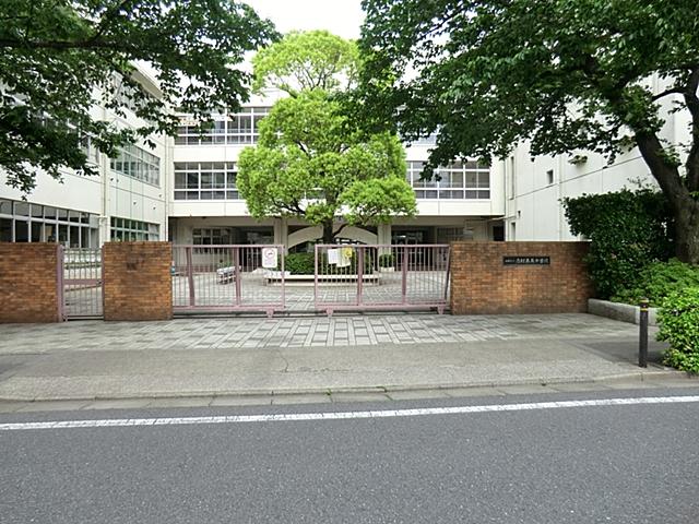 Junior high school. 998m until Itabashi Shimura fifth junior high school