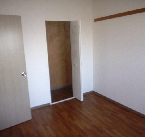 Other room space. Entrance next to the Western-style 6.1 quires