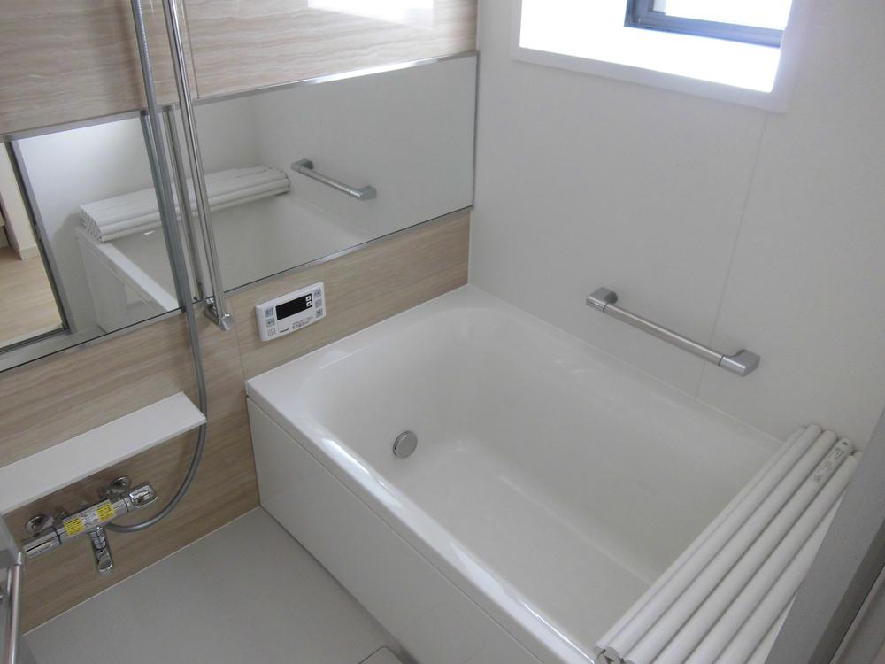 Bathroom. Unit is a bus replaced.. With bathroom heating dryer (2013 November shooting).