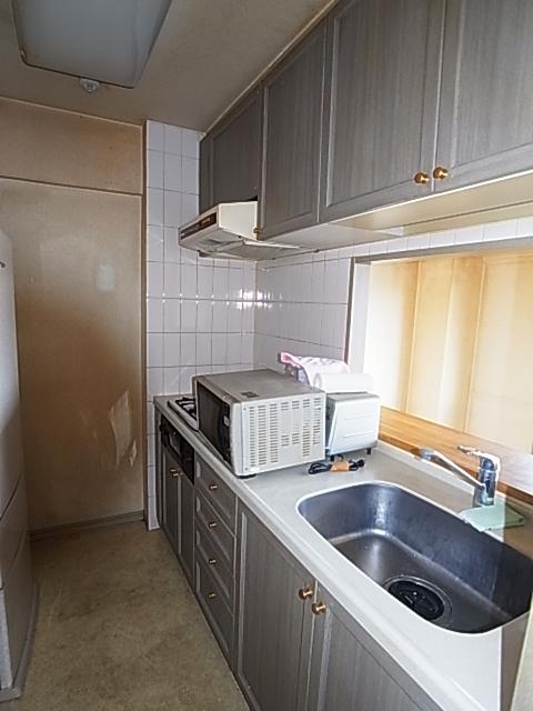 Kitchen. Indoor (12 May 2013) Shooting