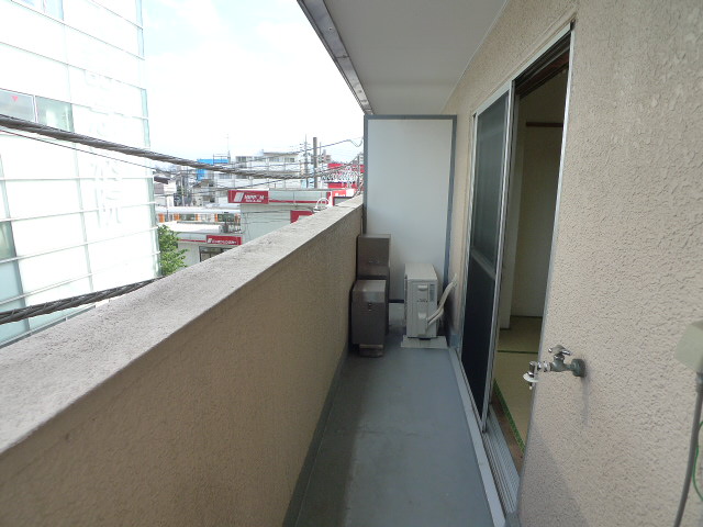 Balcony. In the spread of the balcony washing Rakuchin