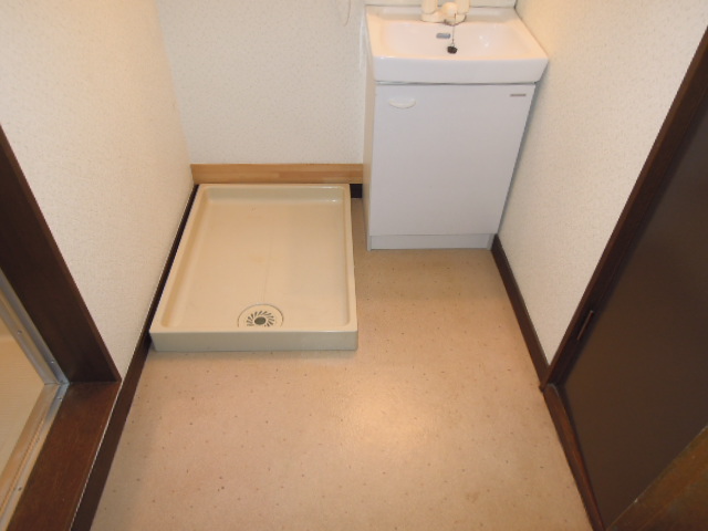 Other. Dressing room, Laundry Area