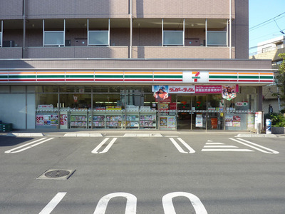 Convenience store. 650m to Seven-Eleven (convenience store)