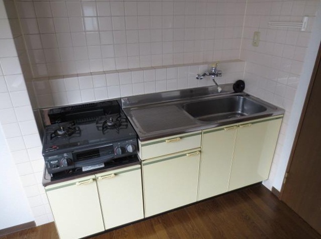 Kitchen.  ☆ Good at cooking also advance a wide two-burner gas stove with system Kitchen