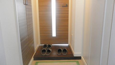 Entrance. Local (11 May 2013) Shooting