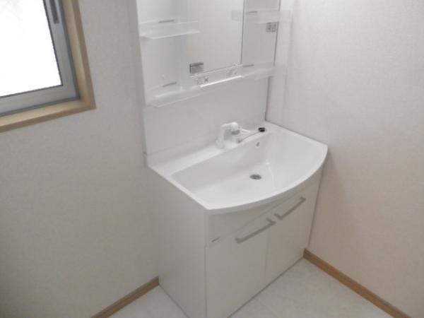 Wash basin, toilet