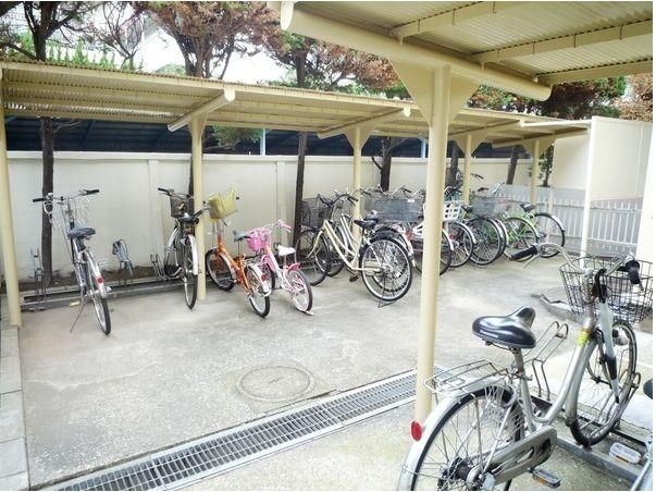 Local appearance photo. Bicycle-parking space