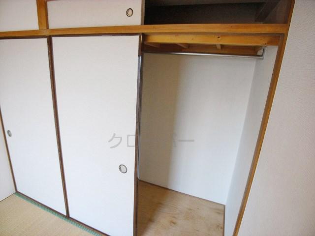 Receipt. Japanese-style room Armoire