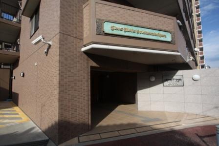 Local appearance photo. Local (11 May 2013) Shooting