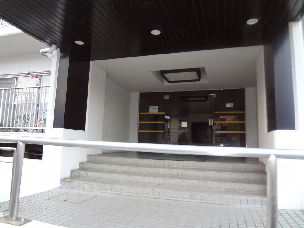 Entrance. Common areas