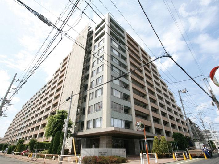 Local appearance photo. tube Management Fee: 10,800 yen / Month repair reserve: 9,450 yen / Month stationed car Places: 5,000 yen ~ 12,000 yen / Month