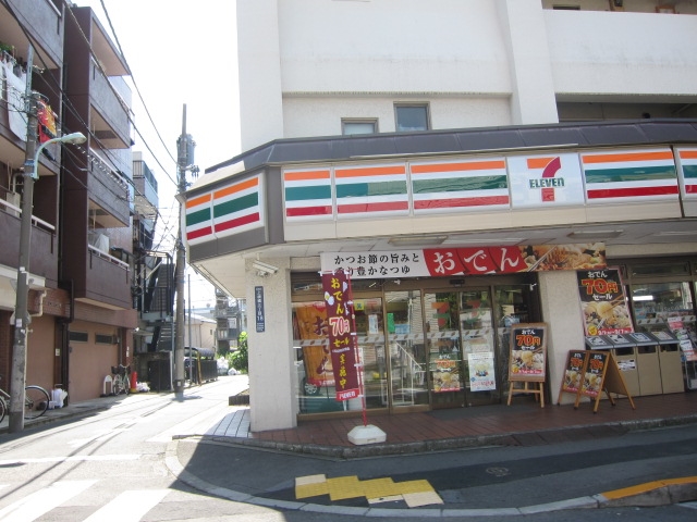 Convenience store. Seven-Eleven Kamiitabashi 3-chome up (convenience store) 142m