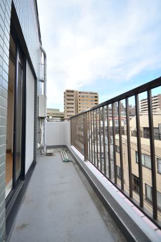 Kitchen. Spacious balcony