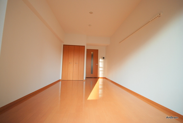 Living and room. Spacious! Beam with no room wall (^_^) / 