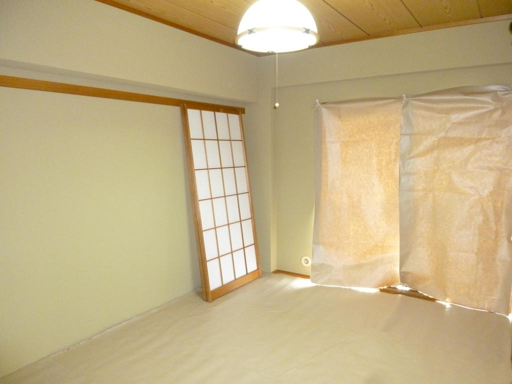 Living and room. Japanese-style room (awnings is taking)
