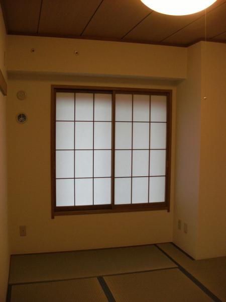 Non-living room. Tatami mat replacement Sliding door re-covering
