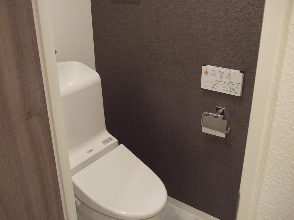 Toilet. Indoor (12 May 2013) Shooting