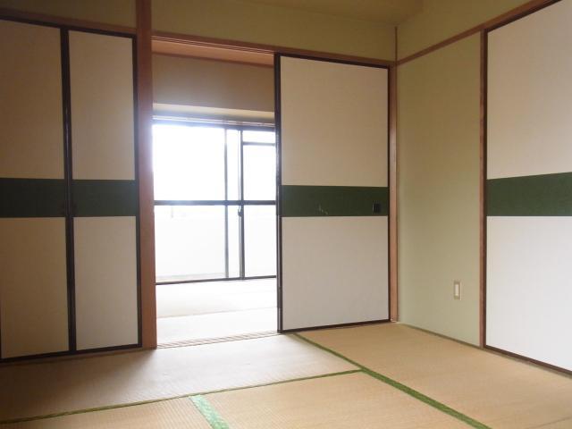 Other room space. Japanese-style room to settle