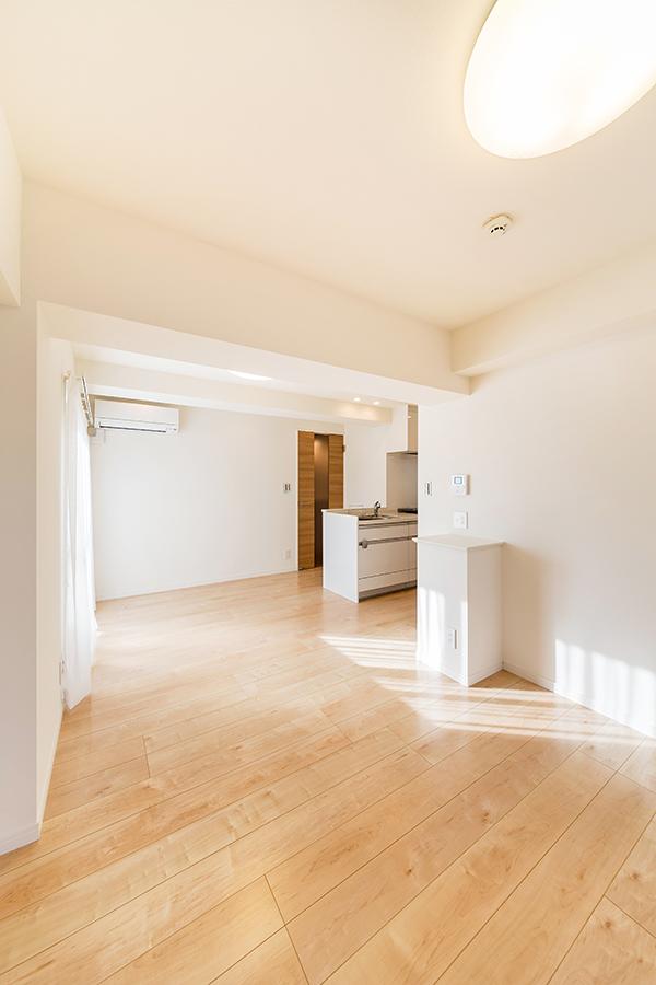 Living. Southeast Corner Room ・ The top floor !! yang per ・ View good !!