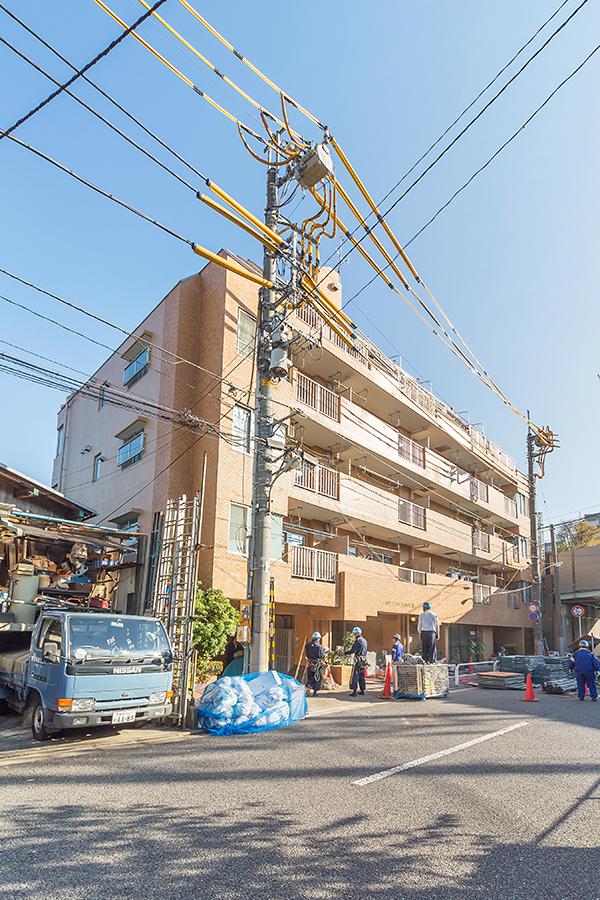 Local appearance photo. Paste outer wall tile