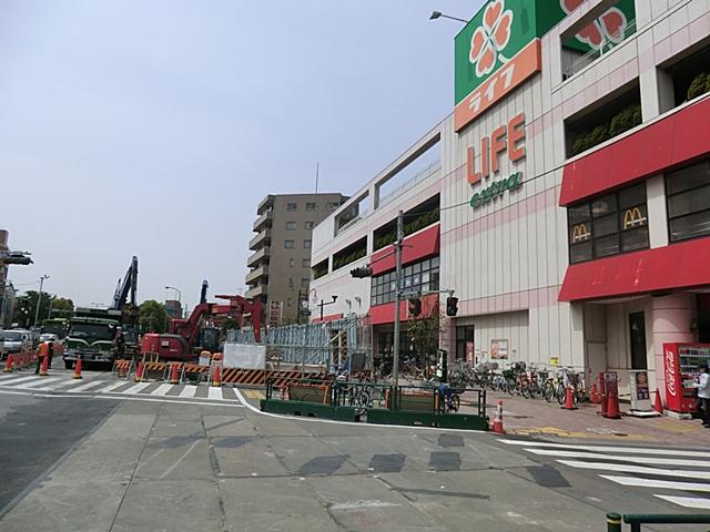 Supermarket. Life Senkawa until Station shop 684m