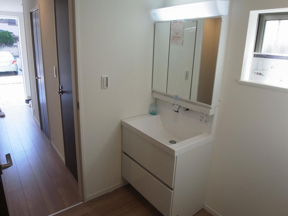Wash basin, toilet