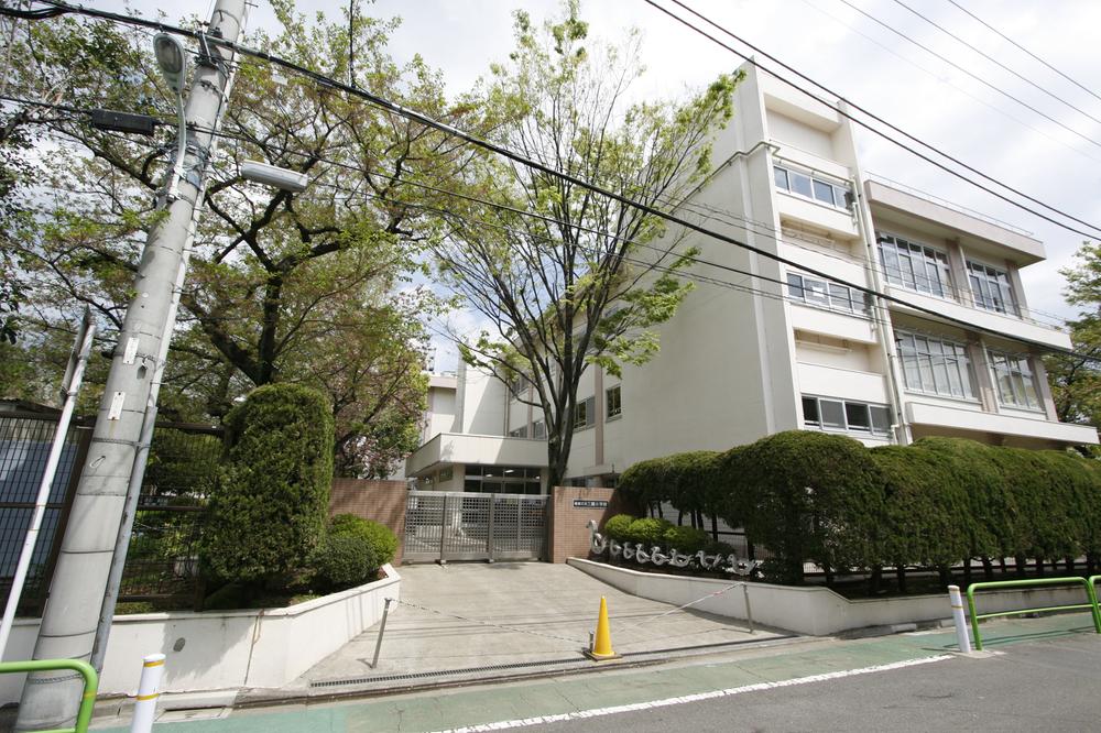 Primary school. 559m until Itabashi San'en Elementary School