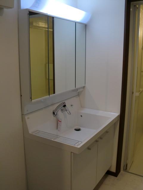 Wash basin, toilet