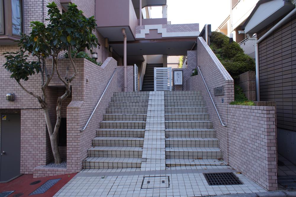 Entrance. Common areas