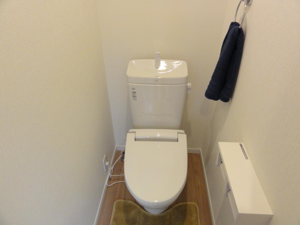 Toilet. B Building toilet