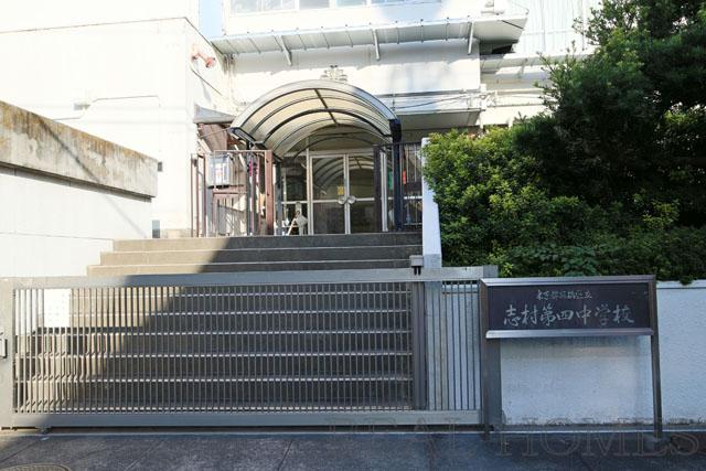 Junior high school. 600m until Itabashi Shimura fourth junior high school