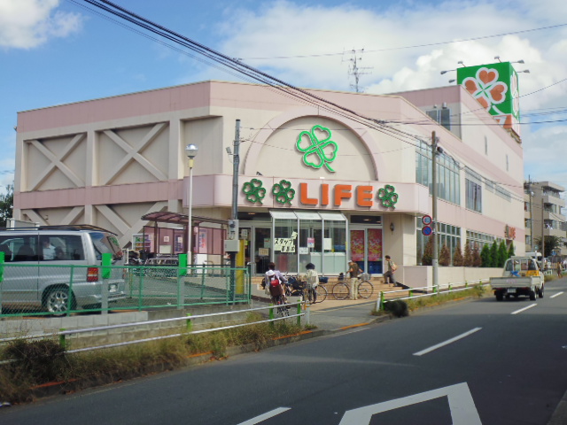 Supermarket. 391m up to life Akatsuka store (Super)