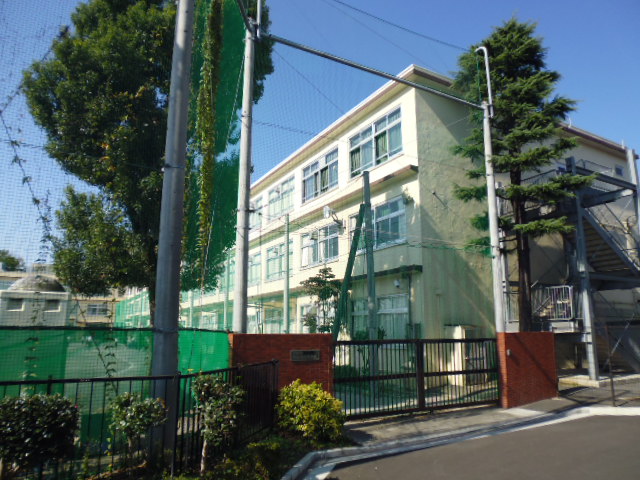 Junior high school. 655m until Itabashi Akatsuka third junior high school (junior high school)