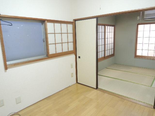 Living and room. Japanese-style room to settle