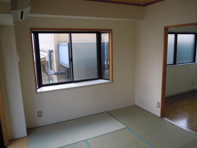 Other room space. Japanese-style room to settle