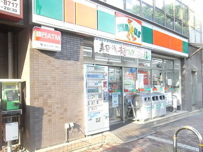 Convenience store. 320m until Thanksgiving (convenience store)