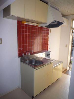 Kitchen. Recommended for self-catering school Gasukitchin