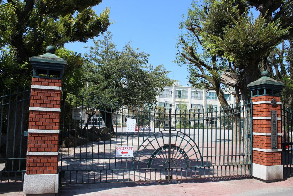 Primary school. 358m to Itabashi Itabashi tenth elementary school