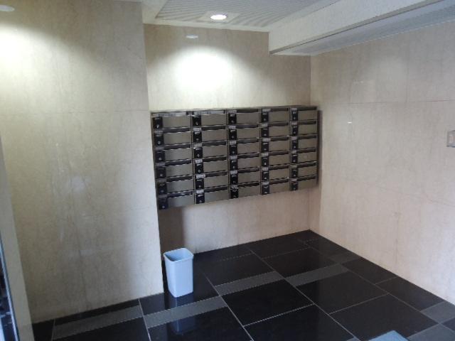 lobby. Mailbox