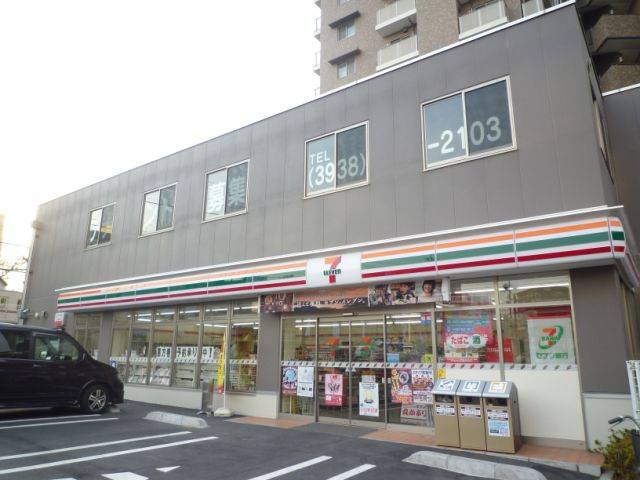 Convenience store. 280m to Seven-Eleven (convenience store)