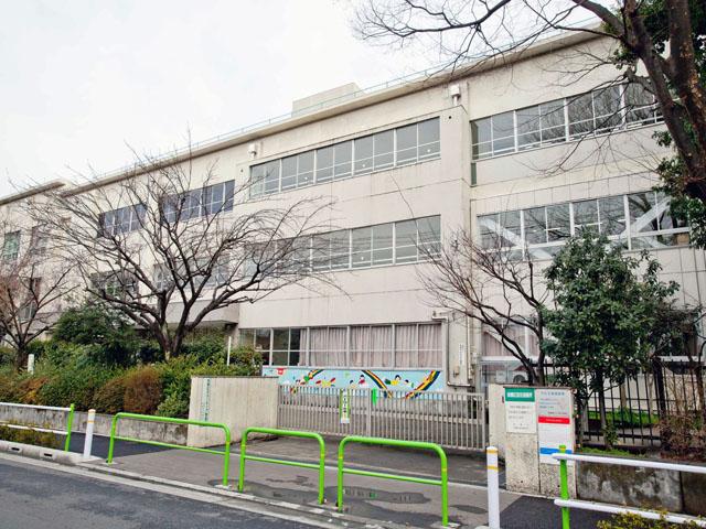 Primary school. 320m until Itabashi Takashima sixth elementary school