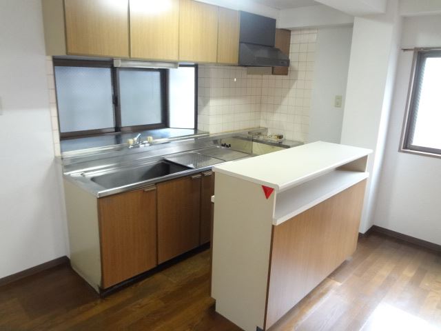 Kitchen. Movable counter