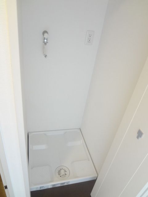 Other room space. Washing machine is hidden by the door