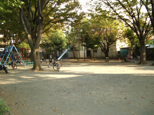 park. 176m until Higashiyamakoen (park)