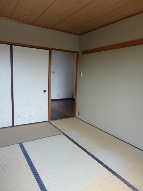 Living and room. Japanese-style room (about 6-mat)