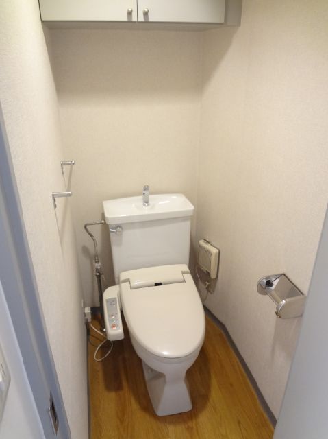 Toilet. Toilet is also widely with storage ☆