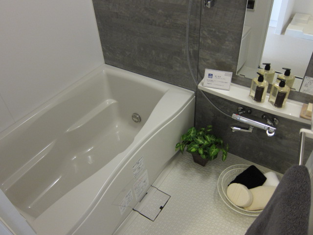 Bath.  [Bathroom]  Furniture arrangement example