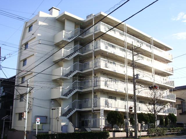 Local appearance photo. Local (12 May 2013) Shooting